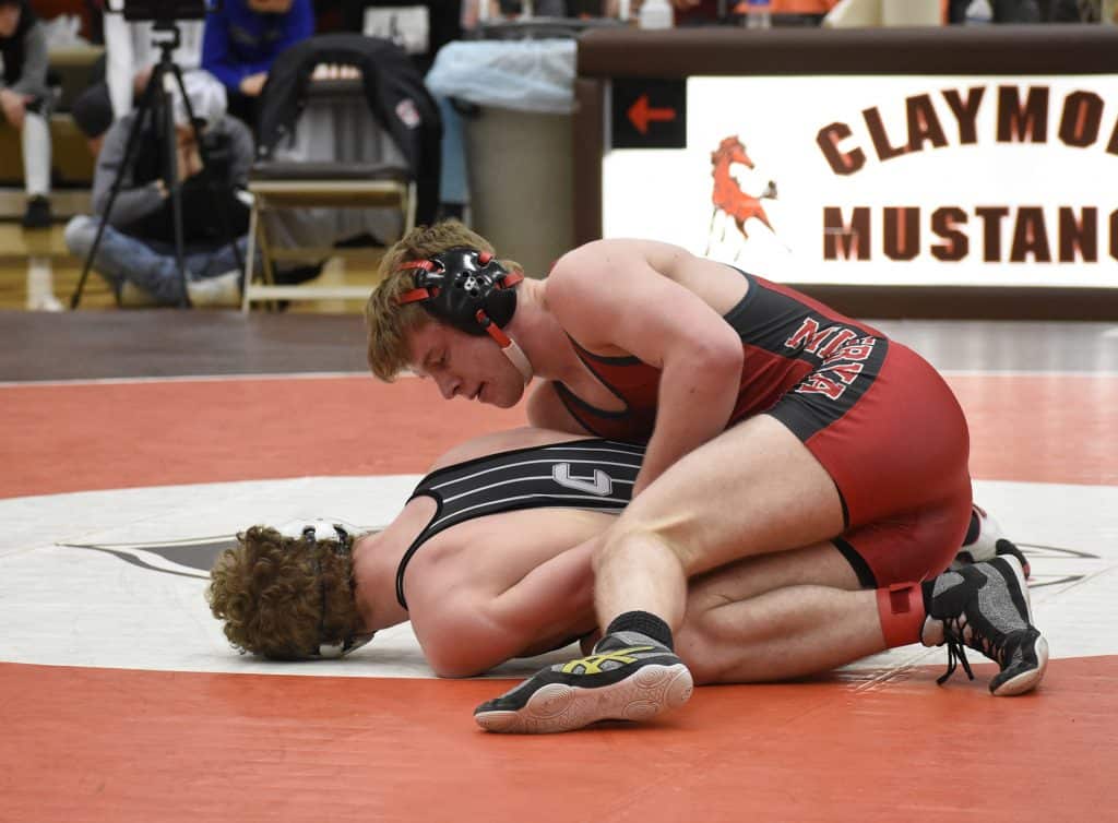 Minerva senior Ethan Mueller (top) defeated Evan Lewis of Carrollton for the sectional title at 152 lbs.